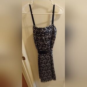 Chic Black and Cream Patterned Midi Dress